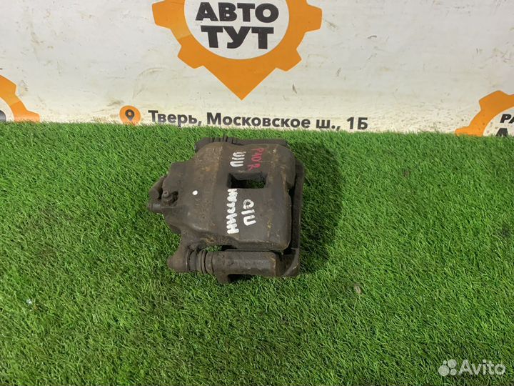 Передний правый супорт Nissan Primera P10