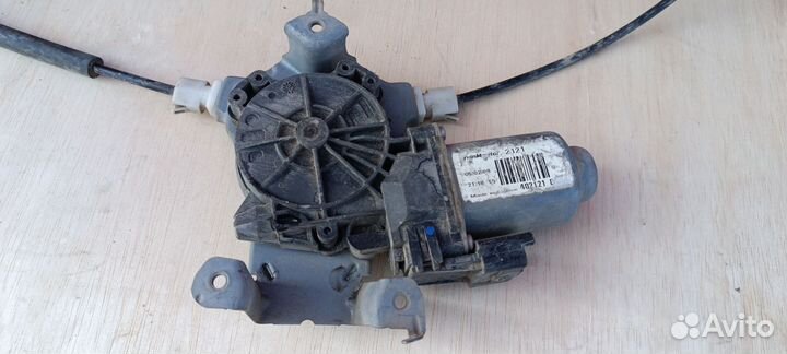 Стеклоподъемник Nissan Navara левый 2005-2015