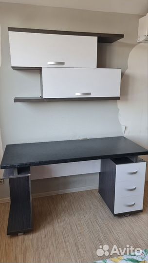 Письменный стол