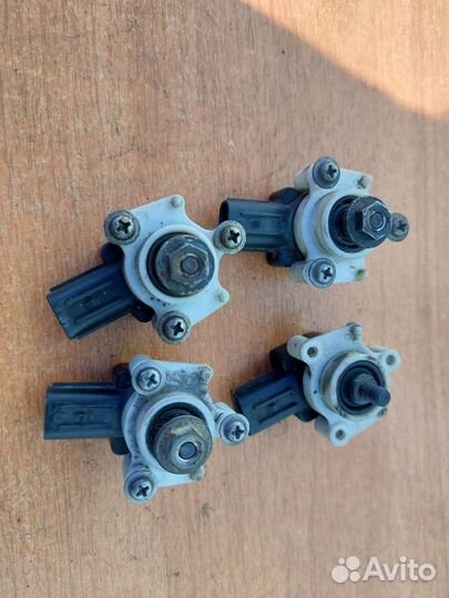 Датчик уровня высоты подвески Lexus LS600