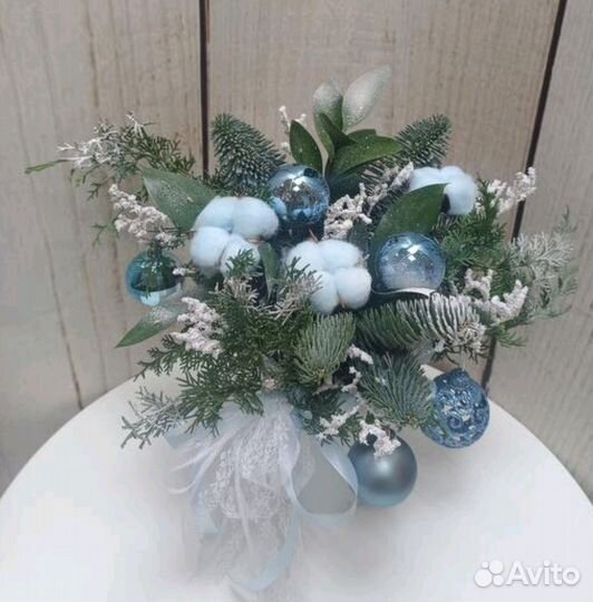 Новогодняя композиция с нобилисом и хлопком