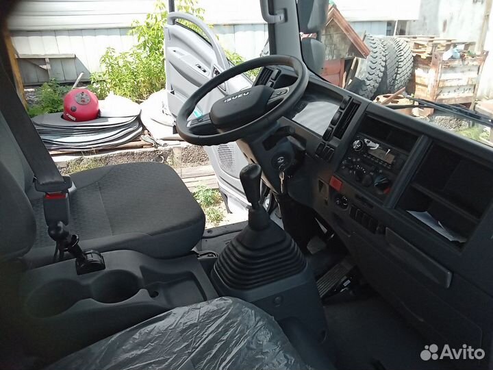 Isuzu Elf с КМУ, 2023