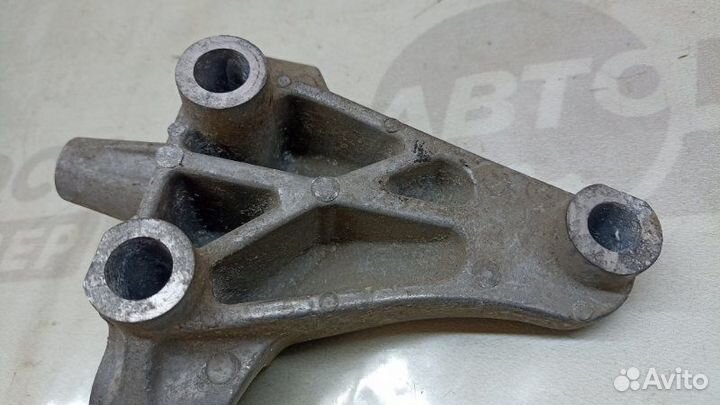 Кронштейн двигателя правый Nissan Murano Z50 VQ35