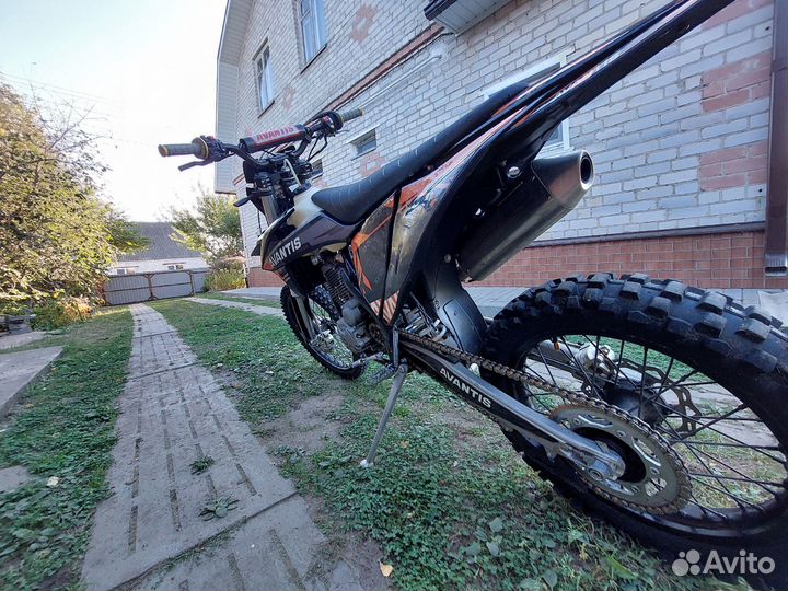 Мотоцикл кроссовый Avantis