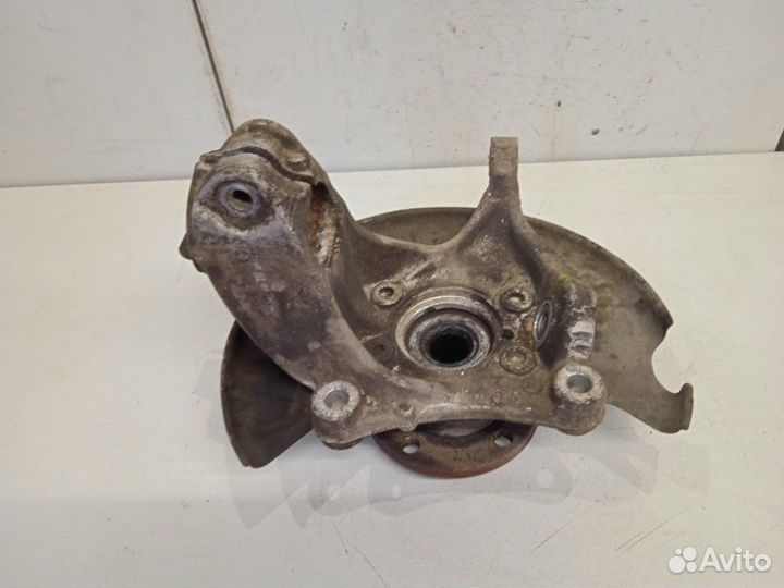 Кулак поворотный передний правый Volkswagen Passat