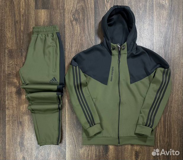 Спортивный костюм adidas