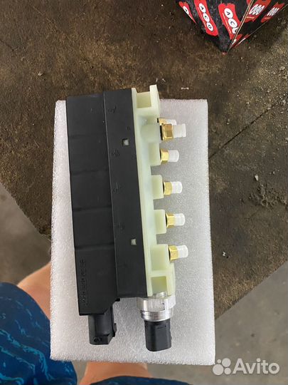 Блок клапанов пневмоподвески w220