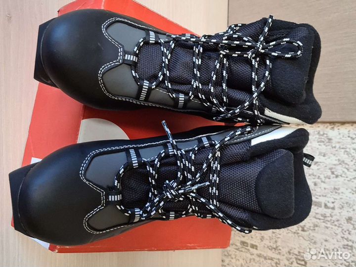 Ботинки для беговых лыж