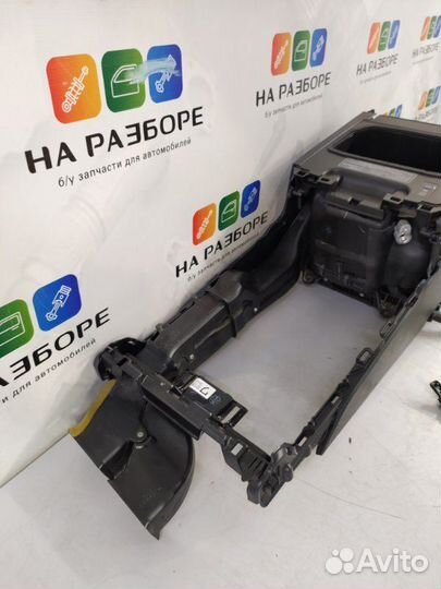 Консоль между сидений Lexus Lx570 3 3UR-FE 2010