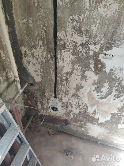 Штукатурка стен, наклейка обоев