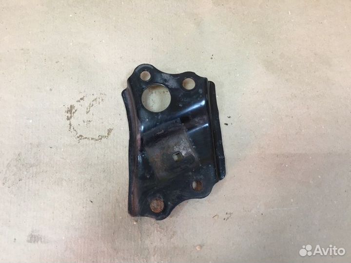 Крепление стабилизатора переднее правое Toyota