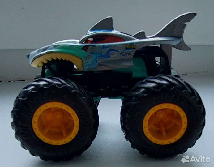 Hot Wheels Монстр-трак Гараж + машинка