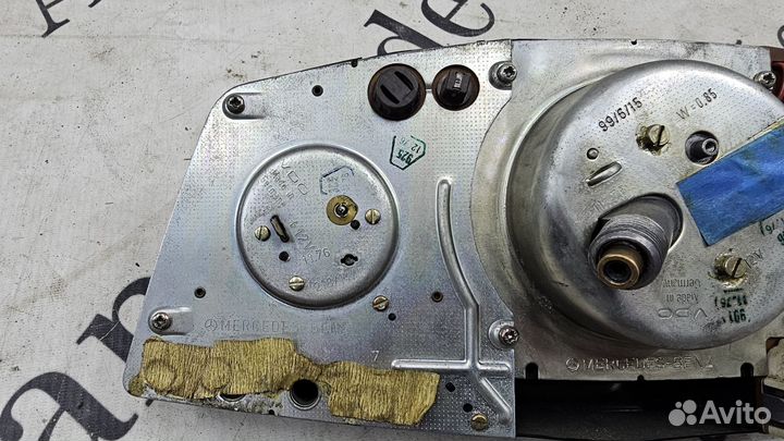 Приборная панель на Mercedes-Benz W123