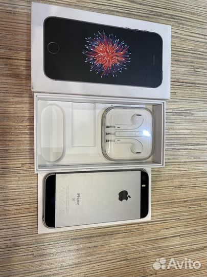 iPhone SE, 32 ГБ