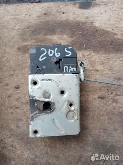 Замок двери передн/правый на Пежо 206/2009 год