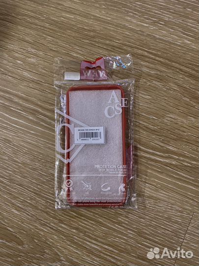 Чехол на iPhone 12 красный