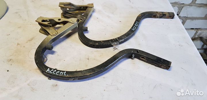 Hyundai Accent седан 2005 Петли Крышки Багажника