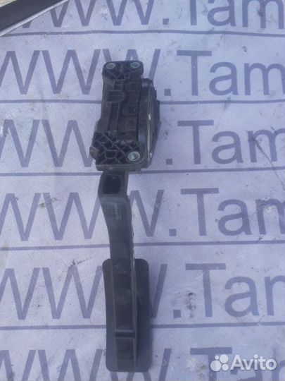 Педаль газа Renault Daster