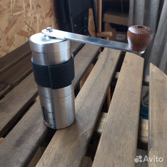 Кофемолка ручная жерновая