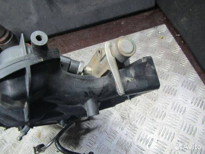 Впускной коллектор Audi A4 B7 2007 06D133185L