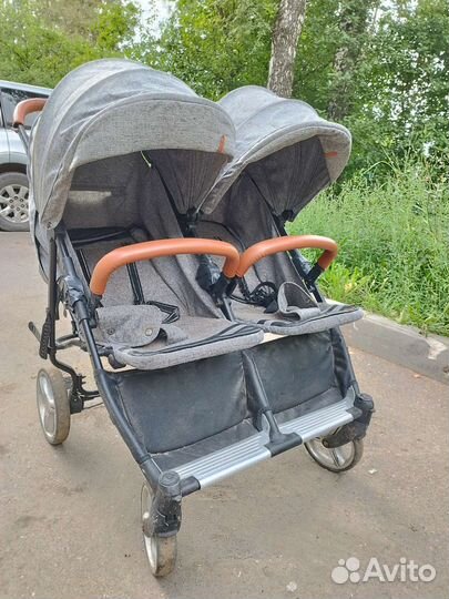 Двухместная коляска