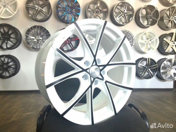 В Тюмени R18 5x112 sakura 9517 белые