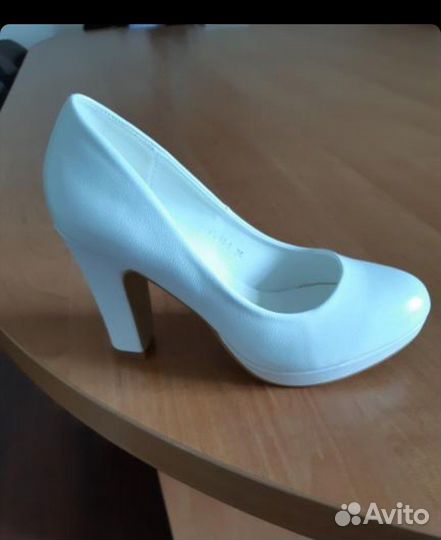 Белые туфли