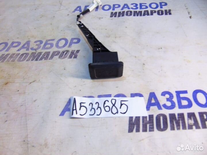 Кнопка открывания багажника для Toyota RAV 4 2013