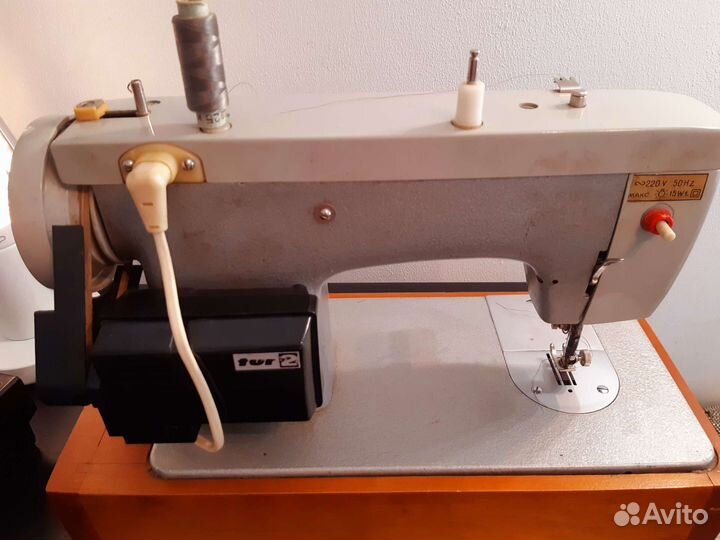 Швейная машина Чайка 142 м