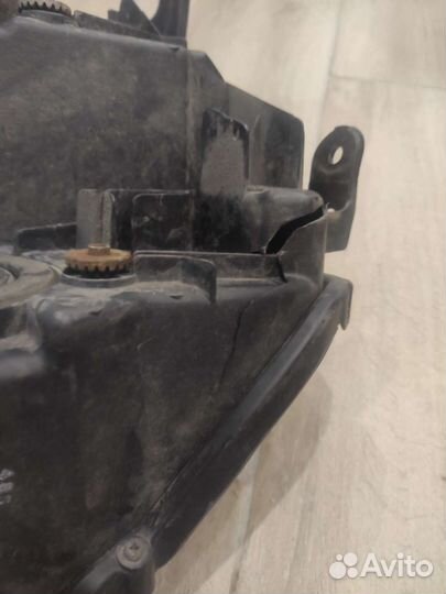 Фара левая Mitsubishi Pajero с 2007