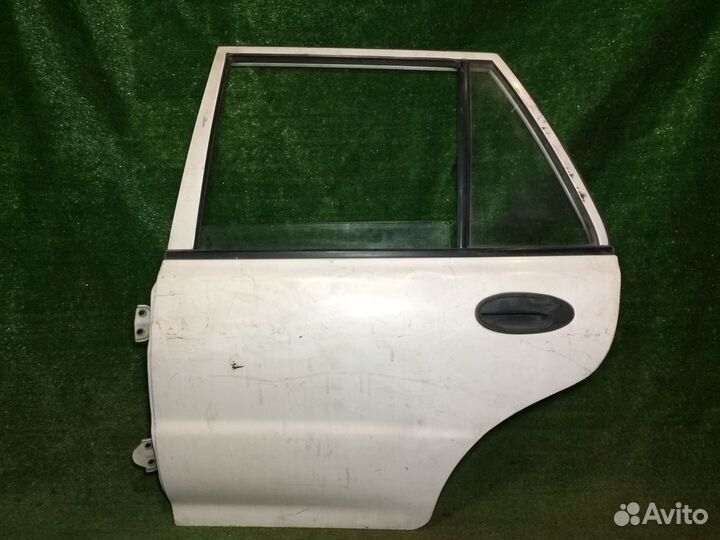 Дверь задняя левая Mitsubishi Libero CB2W Белая ца