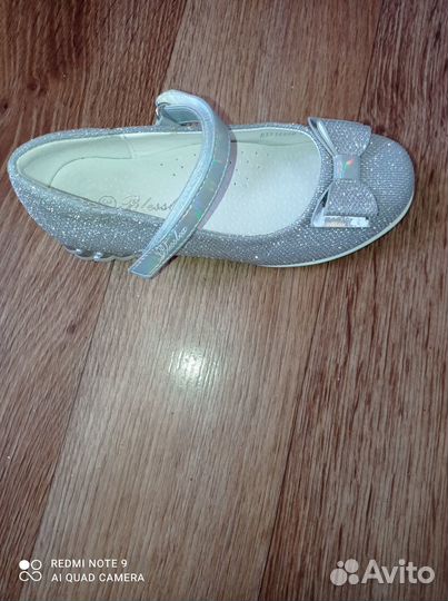 Продам туфли для девочки