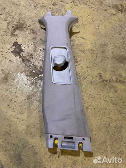 Обшивка салона левая Land Rover Discovery 3 L319