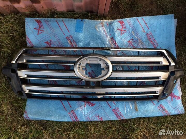 Решетка радиатора Лэнд Крузер