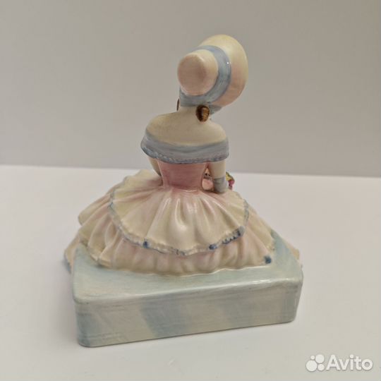 Статуэтка фарфоровая Daydreams от Royal Doulton