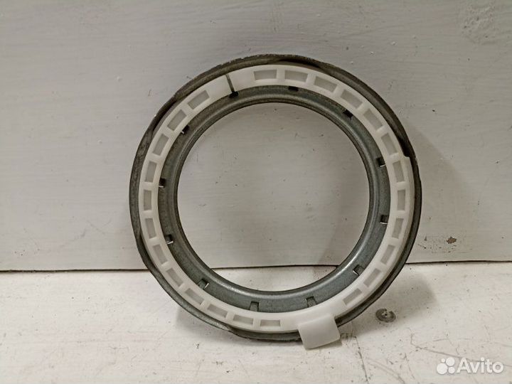 Крепление топливного насоса Bmw X3 E83 M54B30