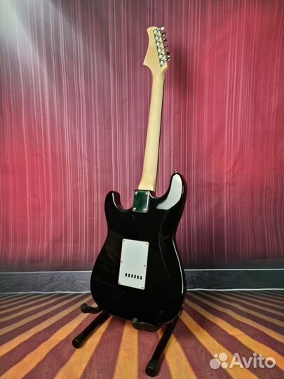 Прокат чёрной электрогитары Стратокастер
