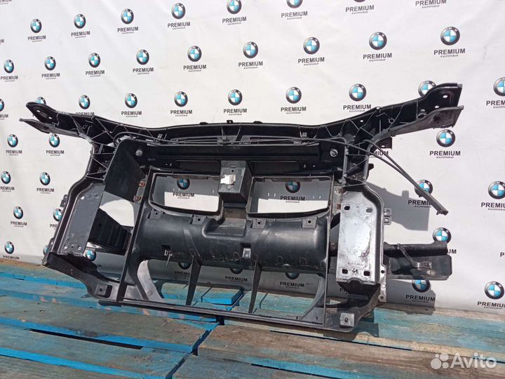 Телевизор Бмв е90 (панель радиаторов) в сборе