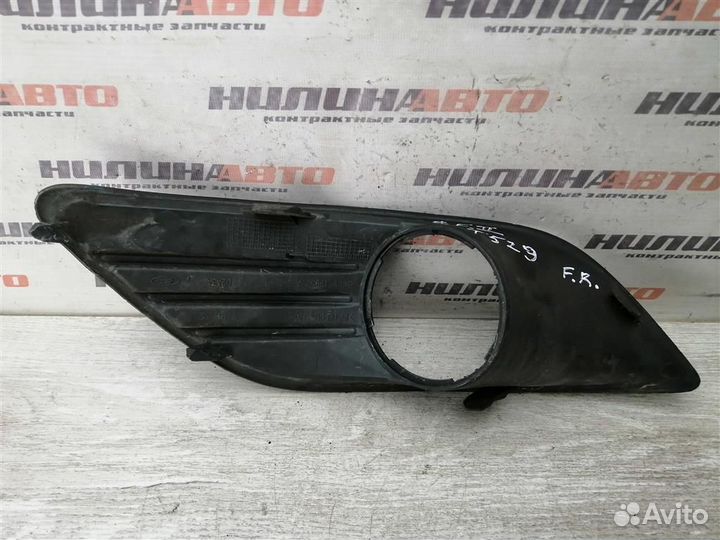 Решетка противотуманной фары правая Форд Фокус 2