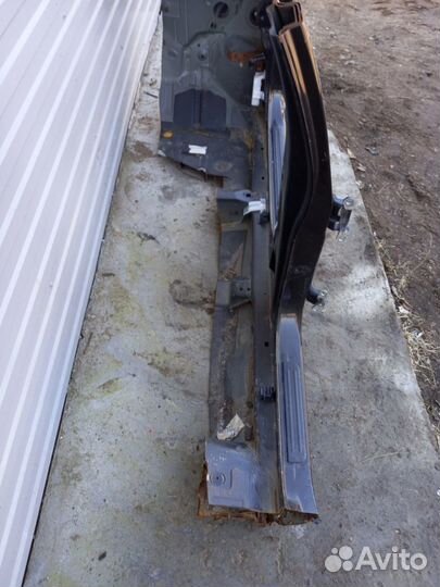 Боковина правая Nissan Primera P12 2002-2007