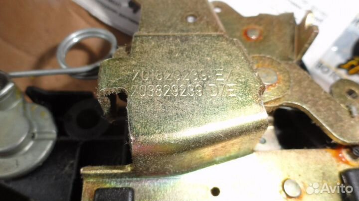 Ручка крышки багажника Volkswagen Transporter T4