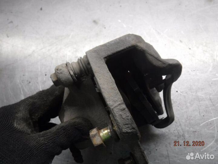 Суппорт передний левый Hyundai Sonata G4JP 2005