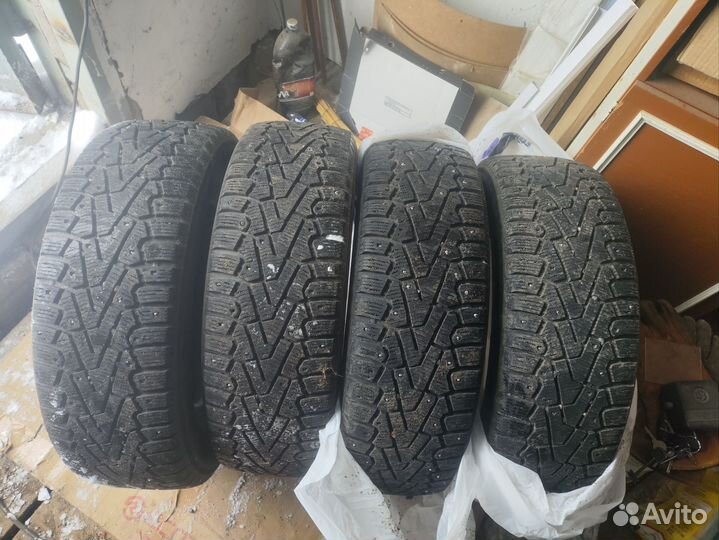 Pirelli Ice Zero 215/70 R16