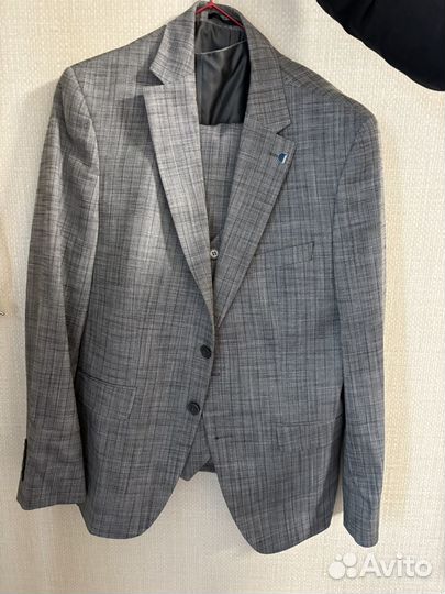 Костюм мужской тройка 48