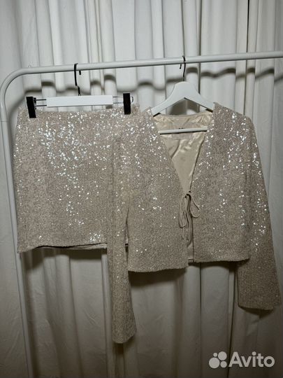 Блестящий костюм с юбкой Chaika (S-M)