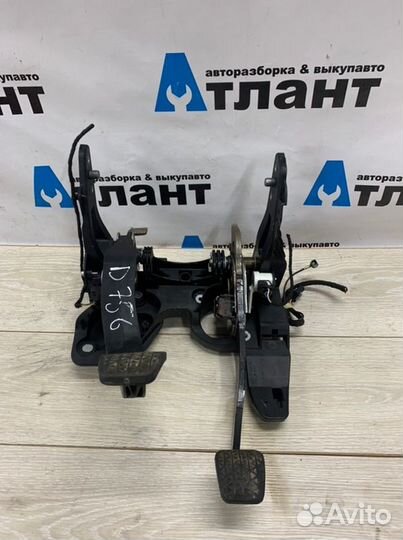 Педаль тормоза Opel Astra J A16XER 2010