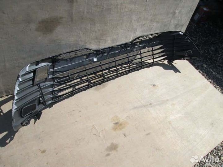 Решетка радиатора Toyota Camry axva70