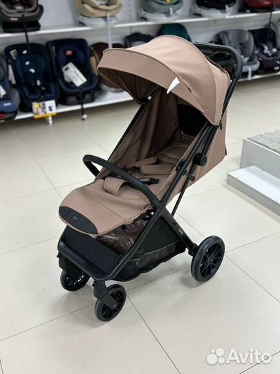 Прогулочная коляска Carrello Nero