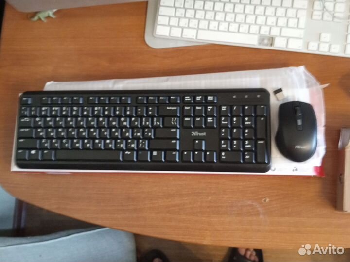 Беспроводной комплект клавиатуры и мышки trust