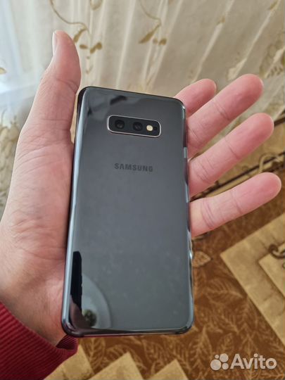 Samsung Galaxy S10e, 6/128 ГБ